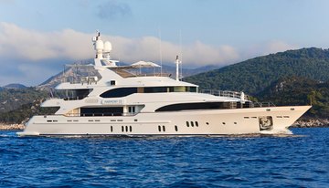 Everblue charter yacht