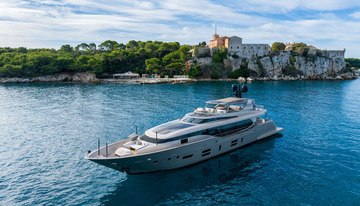 The Palm charter yacht