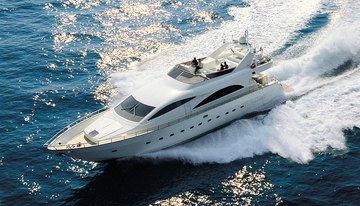 Jauni charter yacht