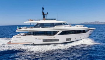 Twins charter yacht