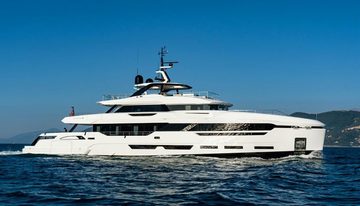 Perla Bianca charter yacht