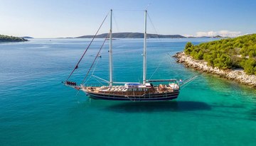 Nostra Vita charter yacht