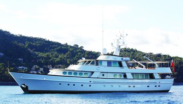 C Side charter yacht