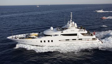 Azteca charter yacht