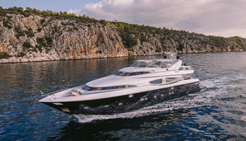 Elvi yacht charter in Cyclades Islands