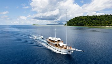 Fenides charter yacht