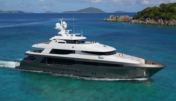 Muchos Mas charter yacht