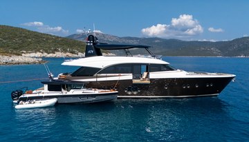 Bella Luna charter yacht