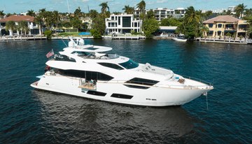 Mirracle charter yacht