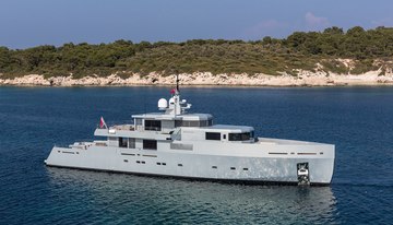 So'Mar charter yacht