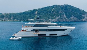 Diana II charter yacht
