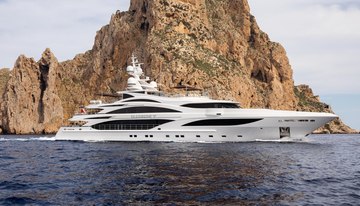 Illusion V charter yacht