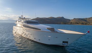 Aquila charter yacht