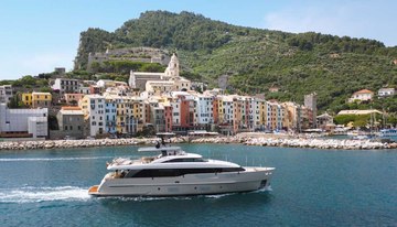 EM3 charter yacht