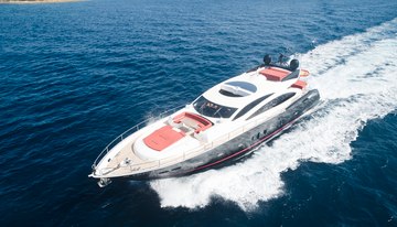 UM7 charter yacht