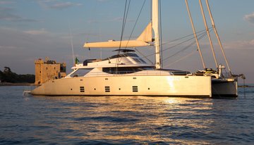 Hutiane charter yacht
