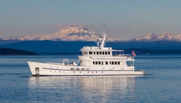 Surfbird charter yacht