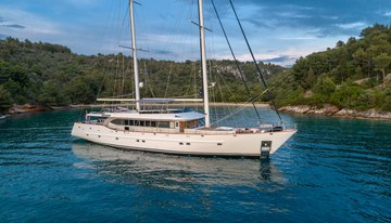 Navilux charter yacht