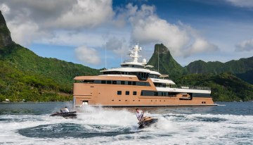 La Datcha charter yacht