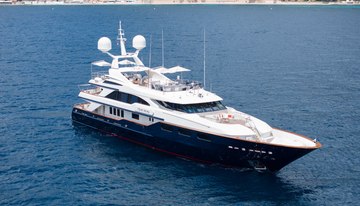 Come Prima charter yacht