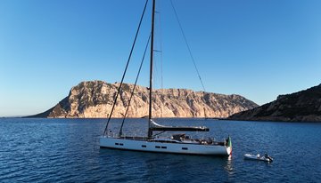 O2 charter yacht