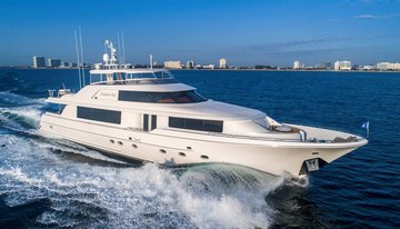 Lila Cuy charter yacht