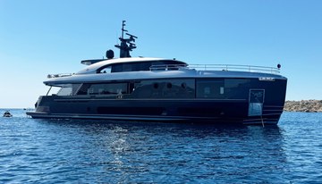 Alma III charter yacht