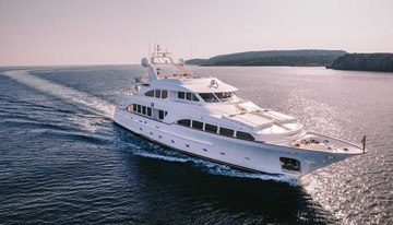 Oak charter yacht