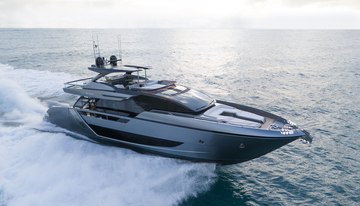 X Seven charter yacht