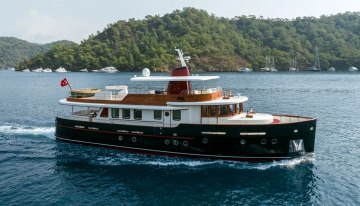 Magnolia One charter yacht