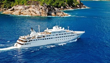 Lauren L charter yacht