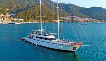 Queen of Makri charter yacht