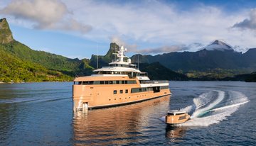 La Datcha charter yacht
