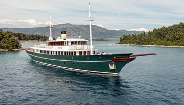 Maia charter yacht