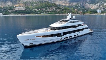 Lumiere charter yacht