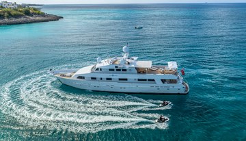 Lionshare charter yacht
