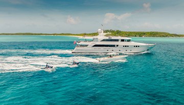 Lucy yacht charter in Bermuda