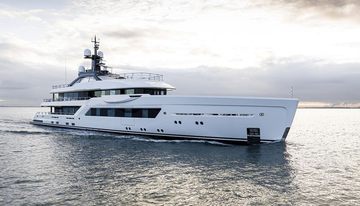 Entourage charter yacht