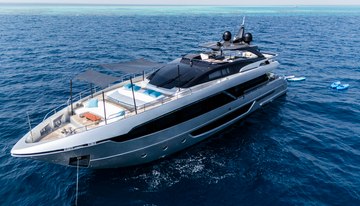 Dark Horse charter yacht