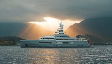 Cloudbreak yacht charter in Misool Island 