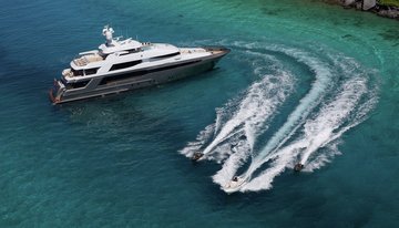 Muchos Mas charter yacht
