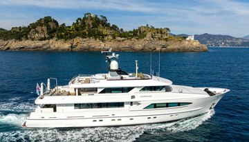 Unexpected charter yacht