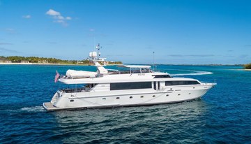 XOXO charter yacht