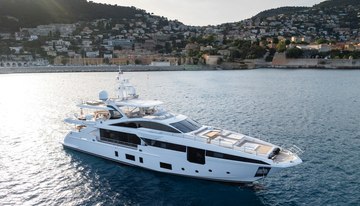 OWO charter yacht