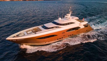 Quantum H charter yacht