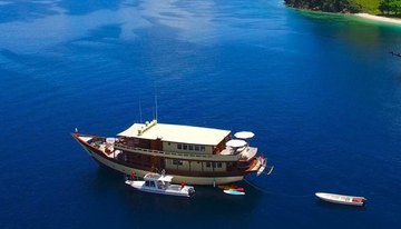 Mischief yacht charter in Wayag Island