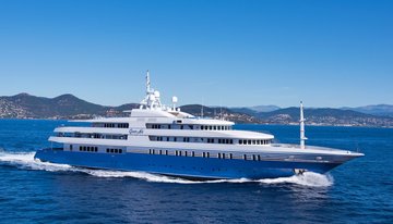 Queen Miri charter yacht