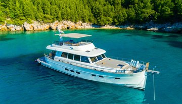 Cloud 9 charter yacht