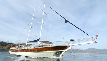 Queen Lila charter yacht