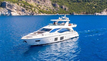 Hubo charter yacht